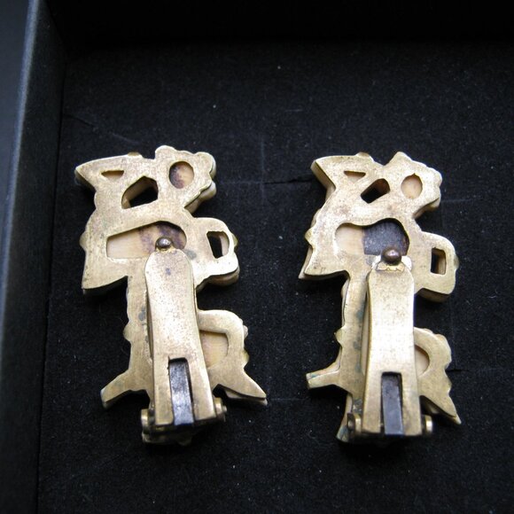 1950's Vintage Indonesian Ivory Clip Earrings - Picture 3 of 3